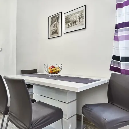 20m From Arena Apartment *