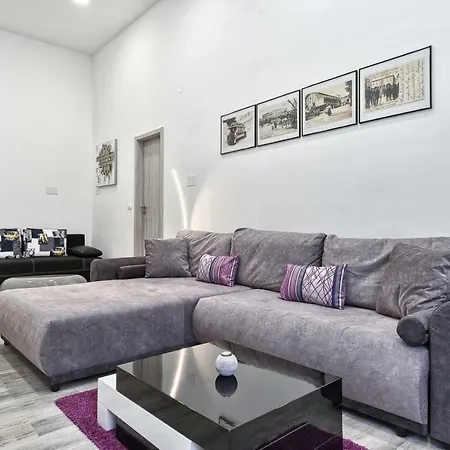 Apartment 20m From Arena *